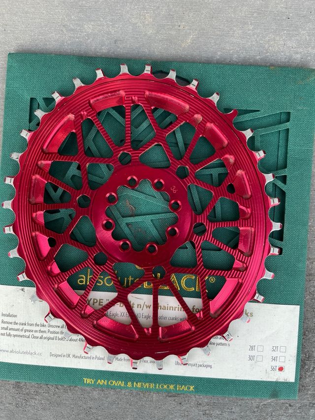 Plato Absolute Black Oval 36T Rojo