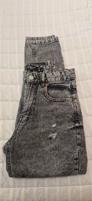 Pantalón mom vaquero desgastado gris Talla S 