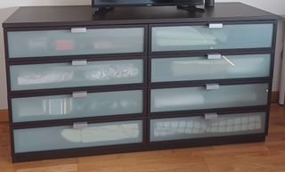 Cama ,2 mesillas extraibles y cómoda 