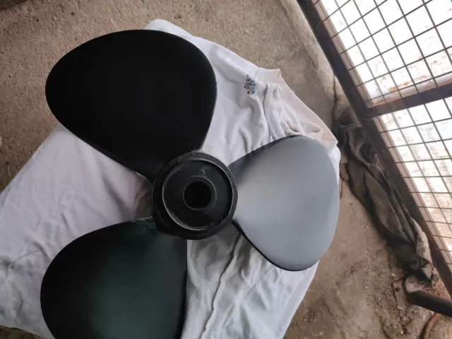 Hélice Yanmar 17x15