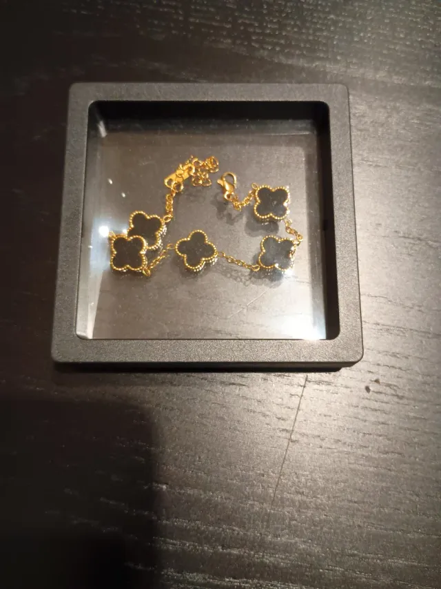 Pulsera trébol dorado y negro