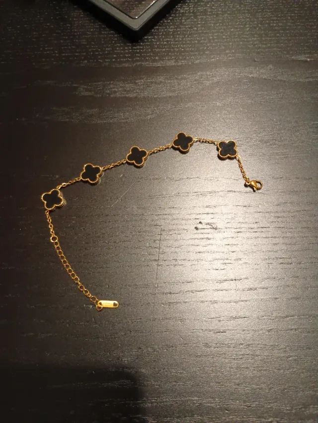 Pulsera trébol dorado y negro