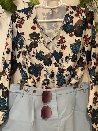 Pantalones cortos azules florales