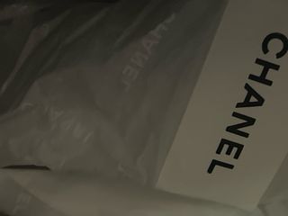 Bolsa Chanel Negra con Camelia Blanca
