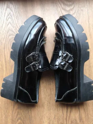 Zapatos charol negros plataforma