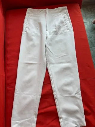 Pantalones blancos de talle alto, son preciosos 