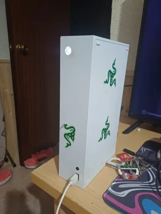 Xbox Series S bianca con design Razer