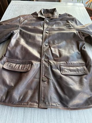 Chaqueta de piel marrón