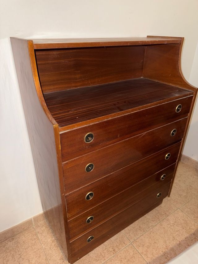 Mueble antiguo de madera