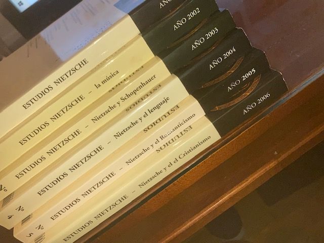 SEIS Libros colección Estudios Nietzsche.Filosofia