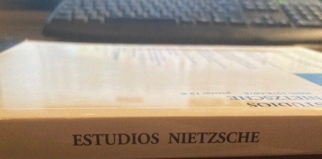 SEIS Libros colección Estudios Nietzsche.Filosofia
