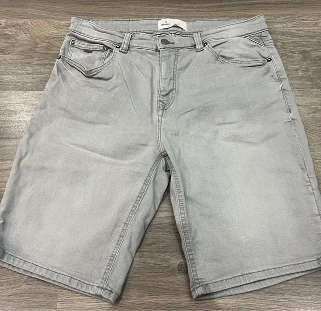 Tejano corto hombre gris