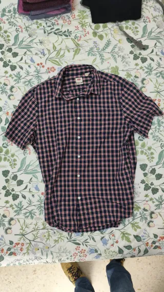 Camisa Levi's cuadros azul y rojo