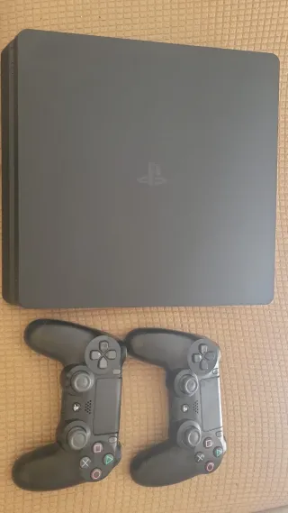PS4 Slim 1TB prácticamente nueva + 2 Dualshock 4