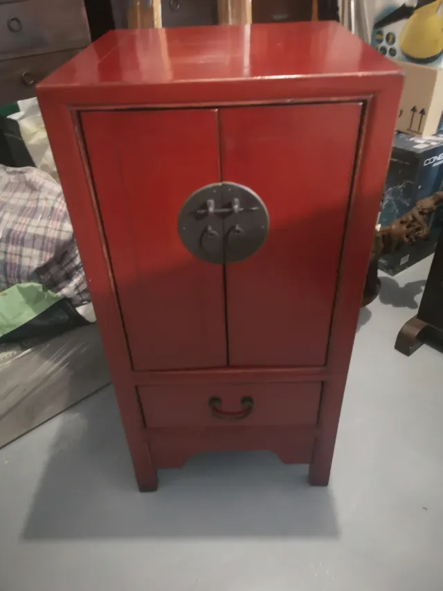 Roupeiro Chinês Baixo Vermelho