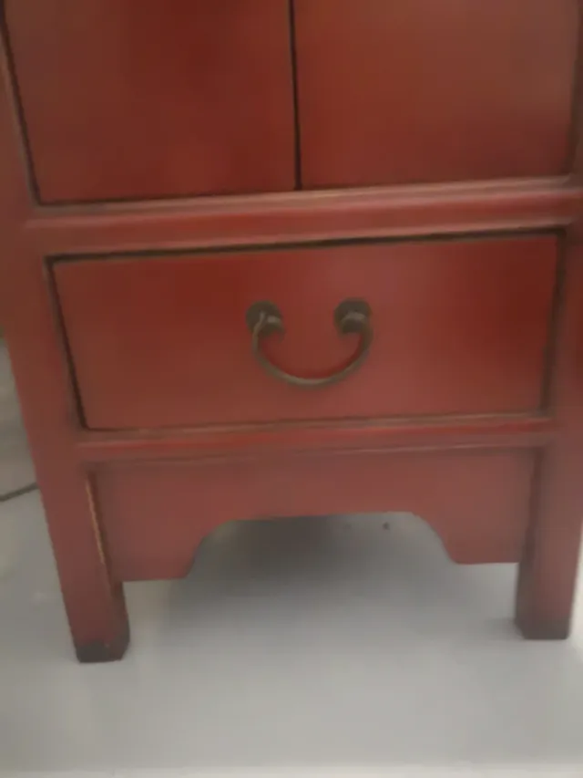 Roupeiro Chinês Baixo Vermelho