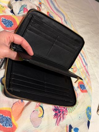 Cartera de mano efecto piel serpiente