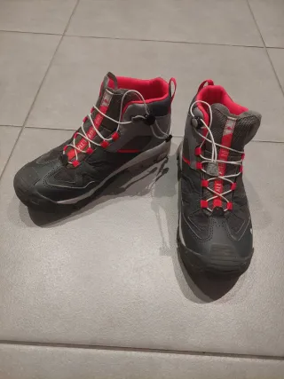 Botas montaña Quechua waterproof Talla 37