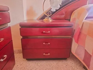Cabecero de cama y mesillas de noche
