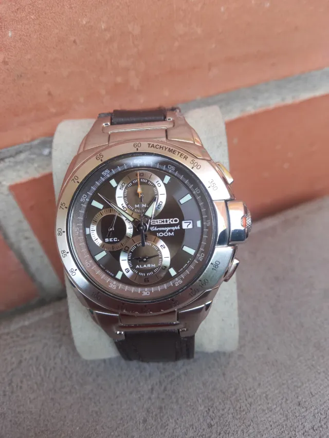 Reloj Seiko Chronograph 100M Marrón/Plata