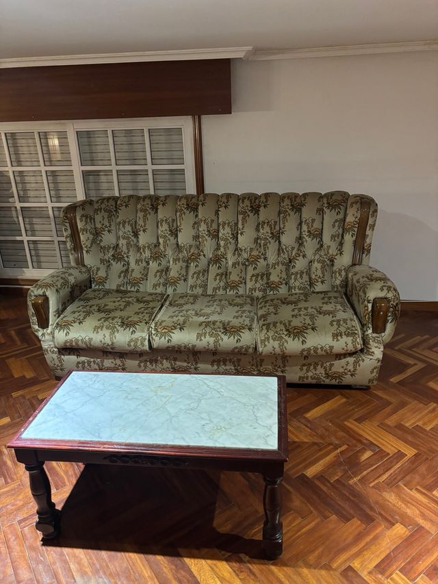 3 Sofás: 2 de 1 plaza y 1 de 3 plazas