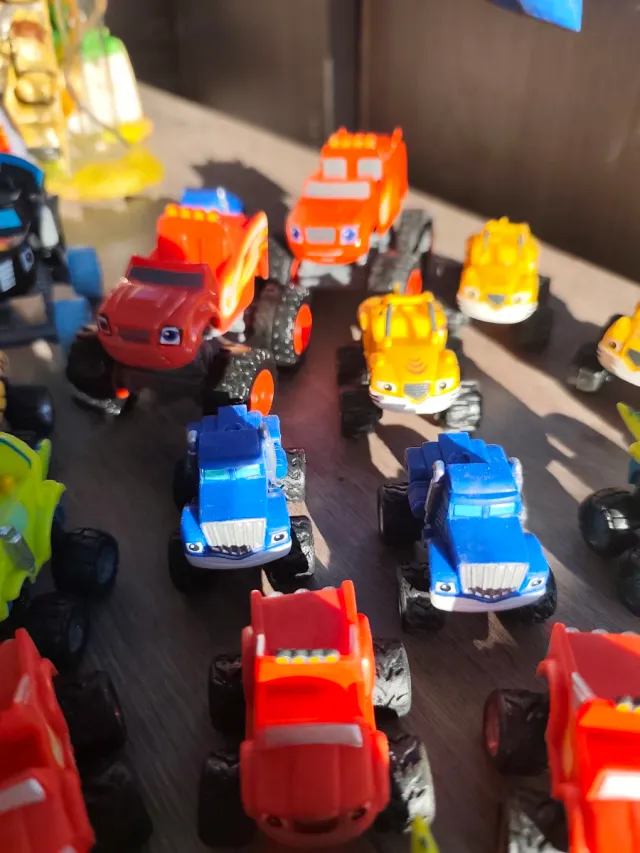 Lote de 13 Monster Trucks