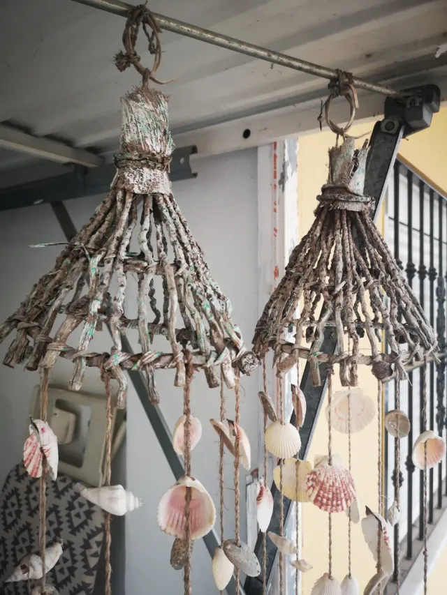 2 Lâmpadas de Madeira e Concha