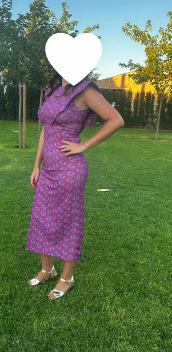 Vestido morado con estampado