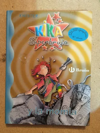 Kika Superbruja y la momia (Spanish Edition)