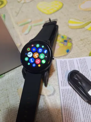 Smartwatch nero con cinturino nero