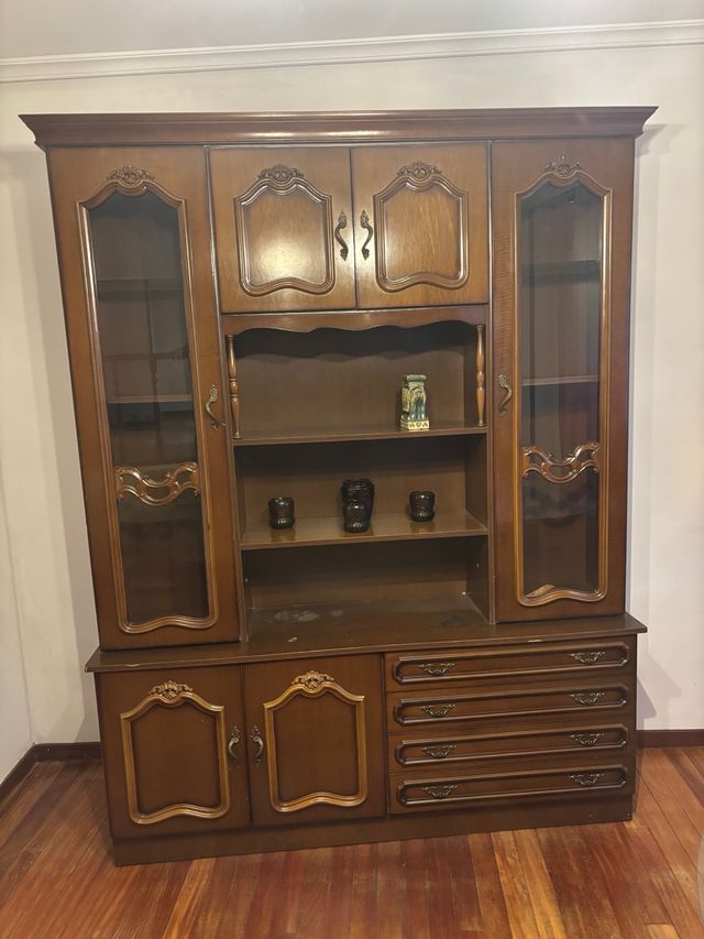 Mueble de salón madera y cristal
