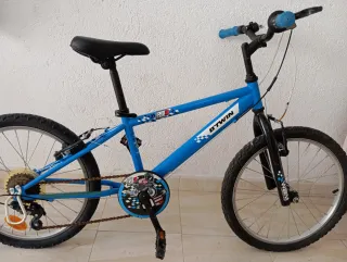Bicicleta BMX azul Btwin