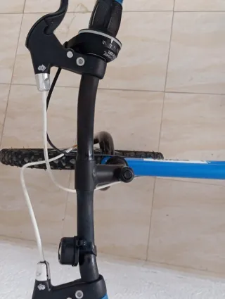 Bicicleta BMX azul Btwin