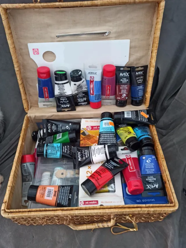 Set de Pinturas Acrílicas Artix y Brochas