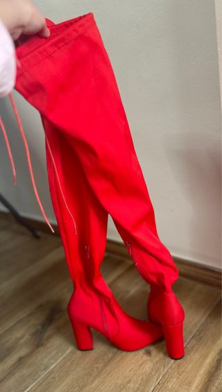 Stivali rossi alti n.38 mai usati