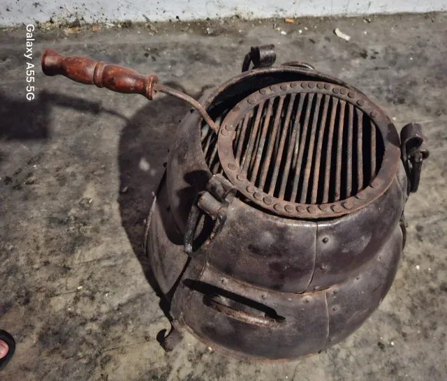 Estufa antigua de metal