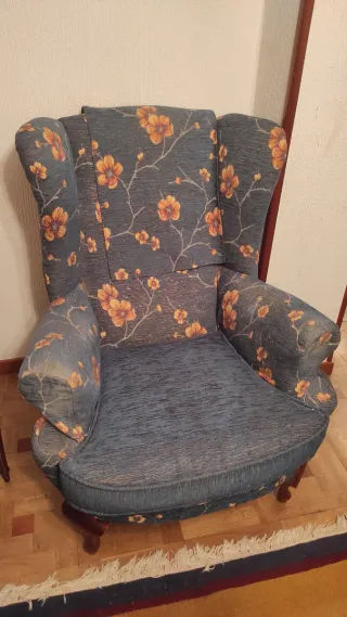 Butaca orejera floral azul y naranja