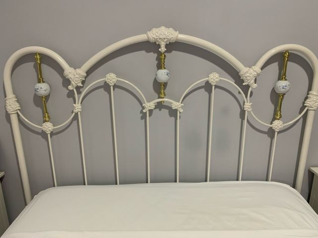 Cabecero latón y cerámica blanco