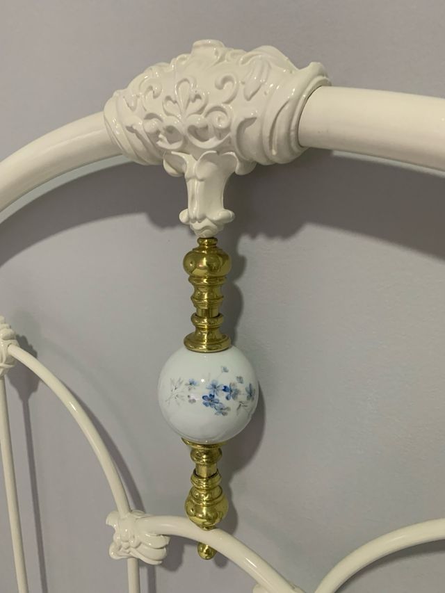 Cabecero latón y cerámica blanco