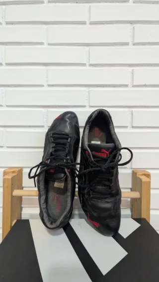 Zapatillas Puma Negras con Rojo