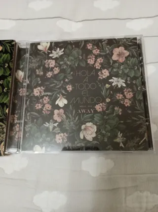 CD Hola a Todo el Mundo - Away