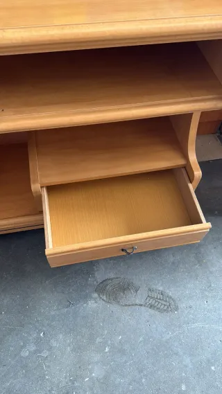 Mueble de madera para TV