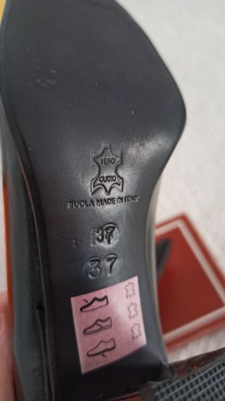 Scarpe Irene Koll donna nere in vero cuoio.