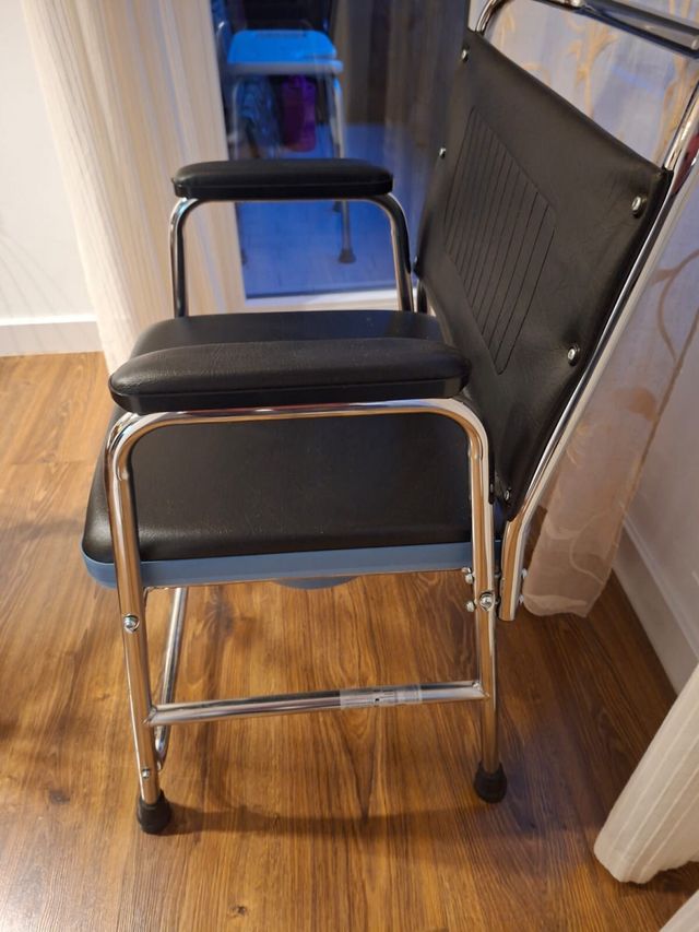 Silla de baño orinal para uso geriatrico