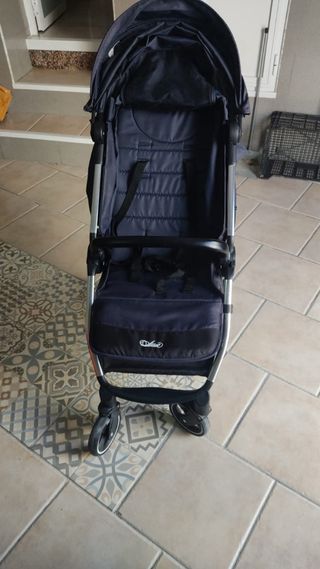 Silla de paseo ligera para bebé  marca Arrue