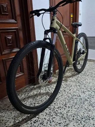 OFERTA! Cube 29" TallaM muy ligera y nueva