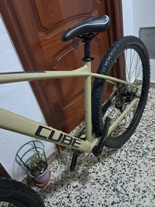 OFERTA! Cube 29" TallaM muy ligera y nueva