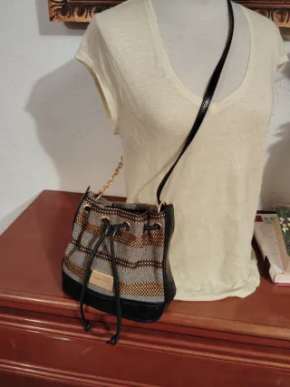 Bolso bandolera BIMBA Y LOLA acabados PIEL