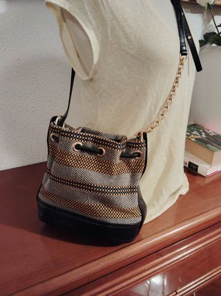 Bolso bandolera BIMBA Y LOLA acabados PIEL
