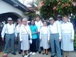 CUIDADORA DE ADULTO MAYOR